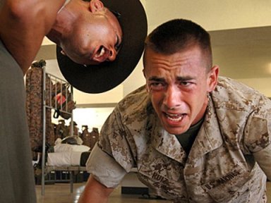 drill-instructor-yelling-marine-corps