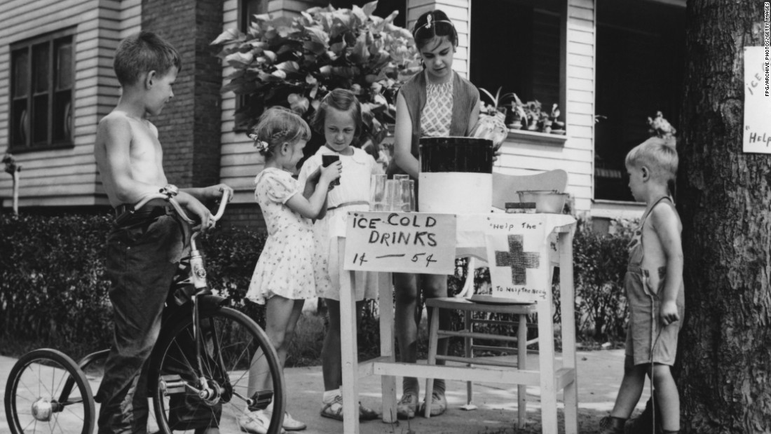 lemonade-stand-bw